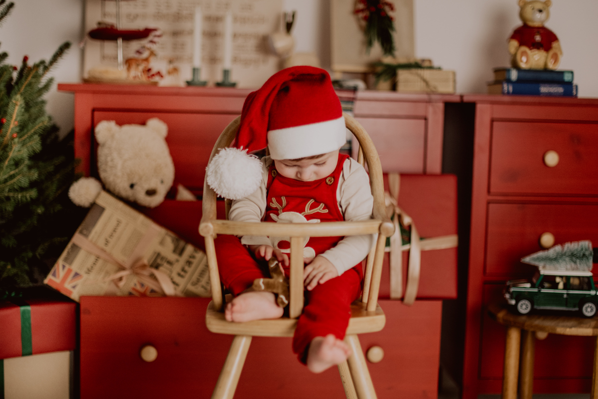 weihnachtsshooting-baby-hochstuhl-santa-muetze-rentier-kaiserslautern.jpg