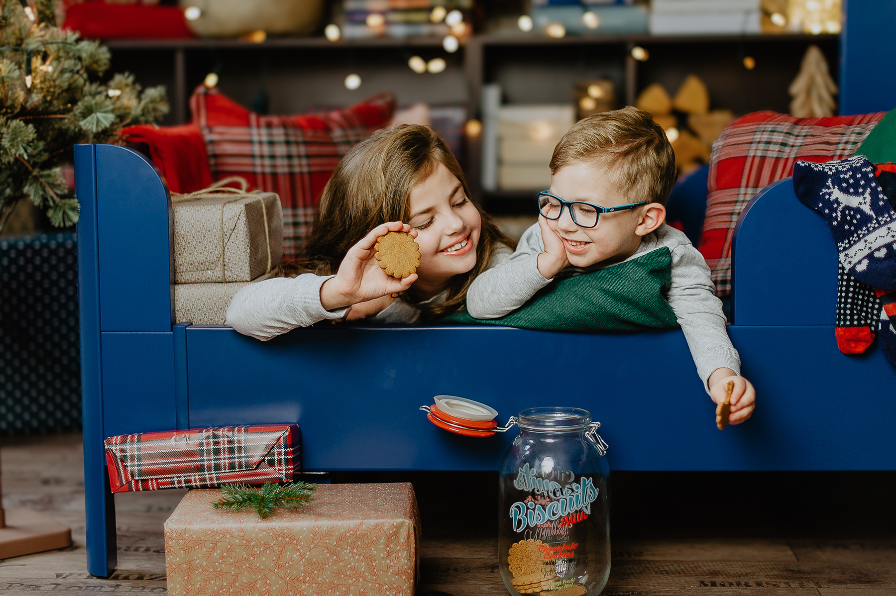 weihnachtsshooting-geschwister-plaid-kekse-pyjama-kaiserslautern.jpg
