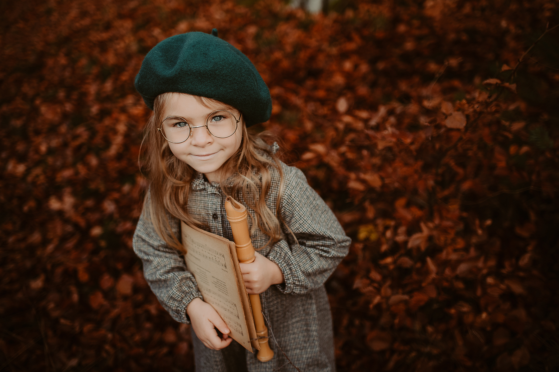 weihnachtsshooting-kind-beret-brille-floete-herbst-landstuhl.jpg