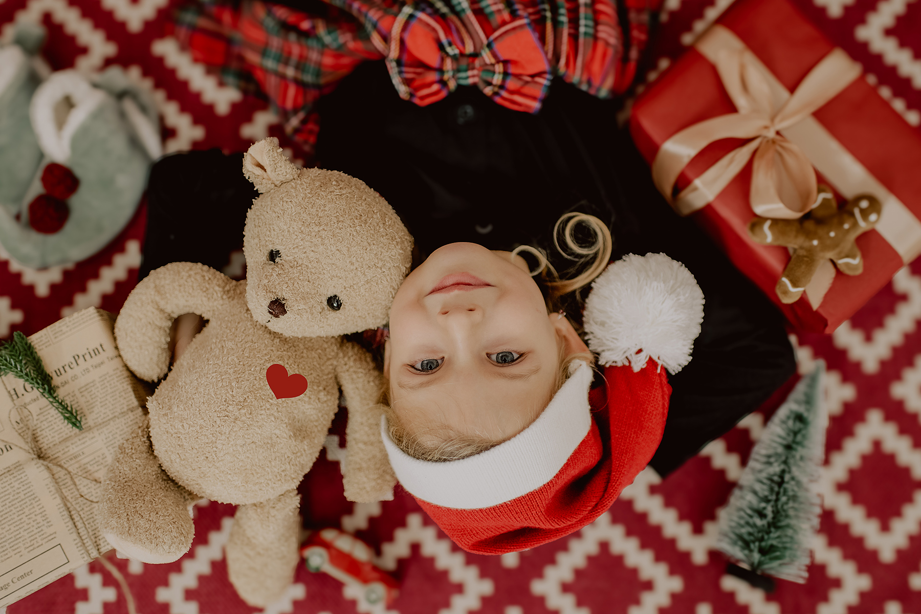 weihnachtsshooting-kind-vogelperspektive-teddy-geschenke-kaiserslautern.jpg
