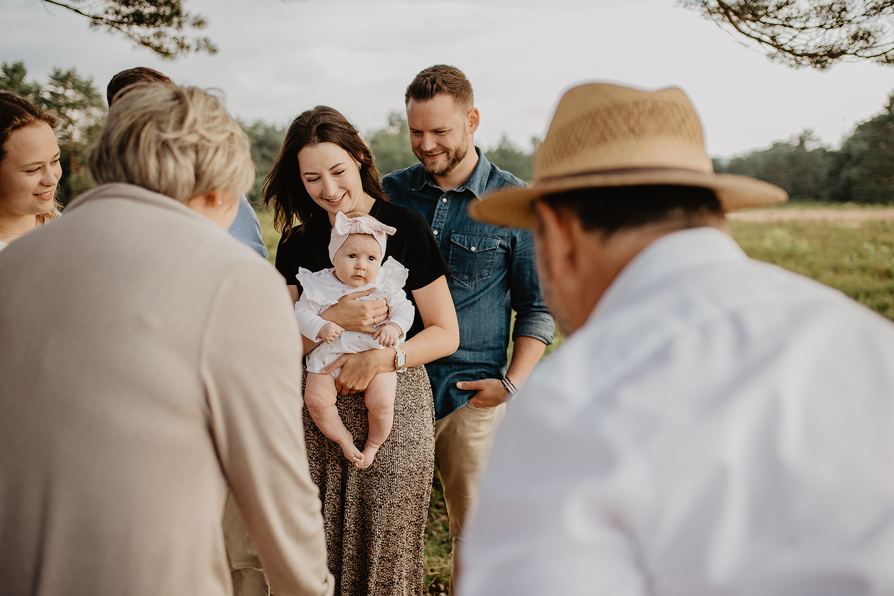 familienshooting-mehrgenerationen-baby-heide-outdoor-landstuhl.jpg