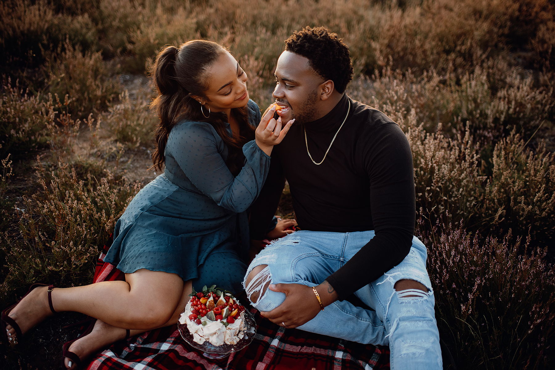 paarshooting-picknick-torte-sonnenuntergang-heide-landstuhl.jpg