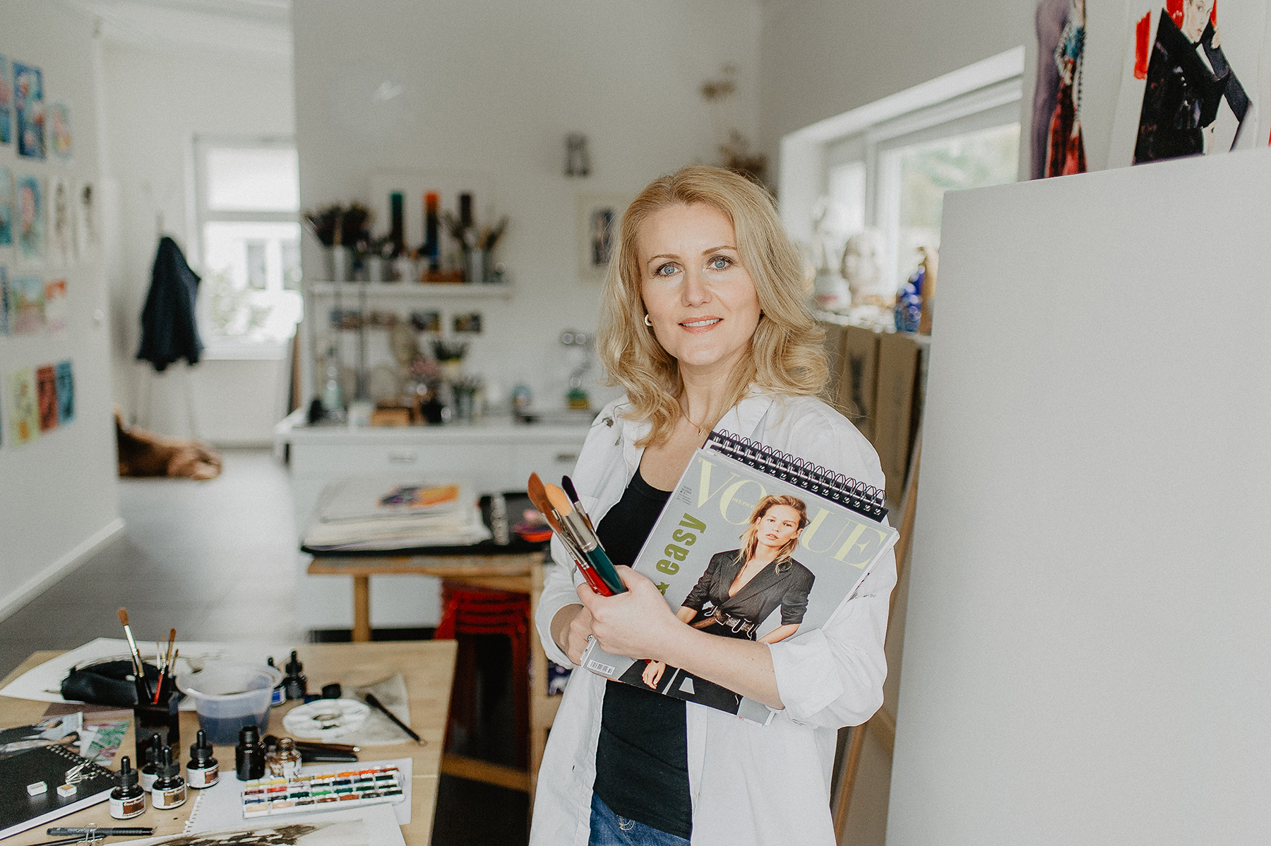 portrait-kuenstlerin-atelier-vogue-pinsel-kaiserslautern.jpg